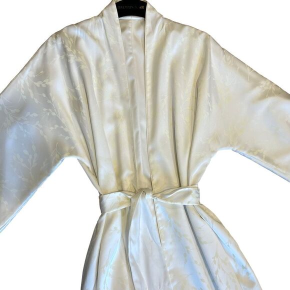 Natori Sleek satin jacquard Robe - Picture 12 of 13